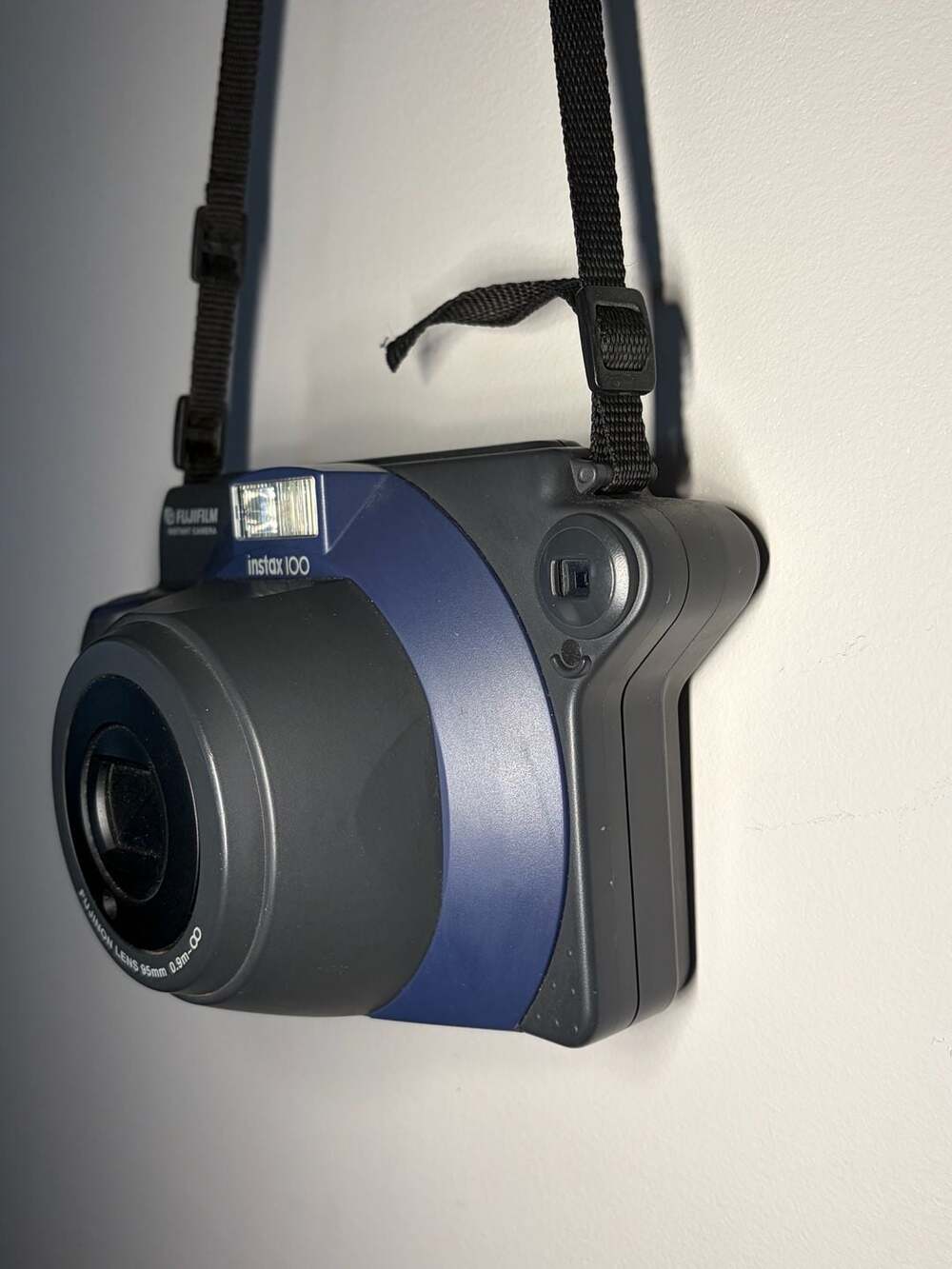 Fujifilm Instax 100 Wide Instant Camera with Fujinon 95mm Lens - Picture 4 of 10
